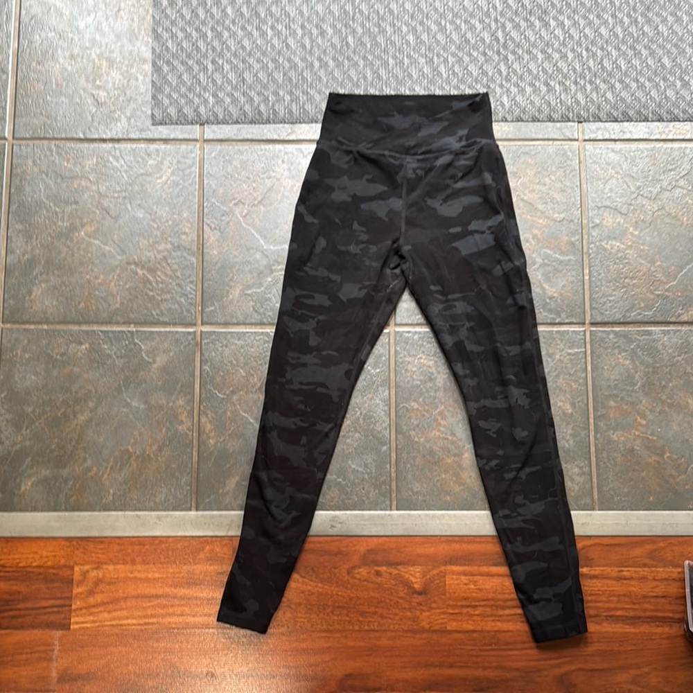 Alphalete Black Camo Cross Fit Leggings High-Waisted Stretchy